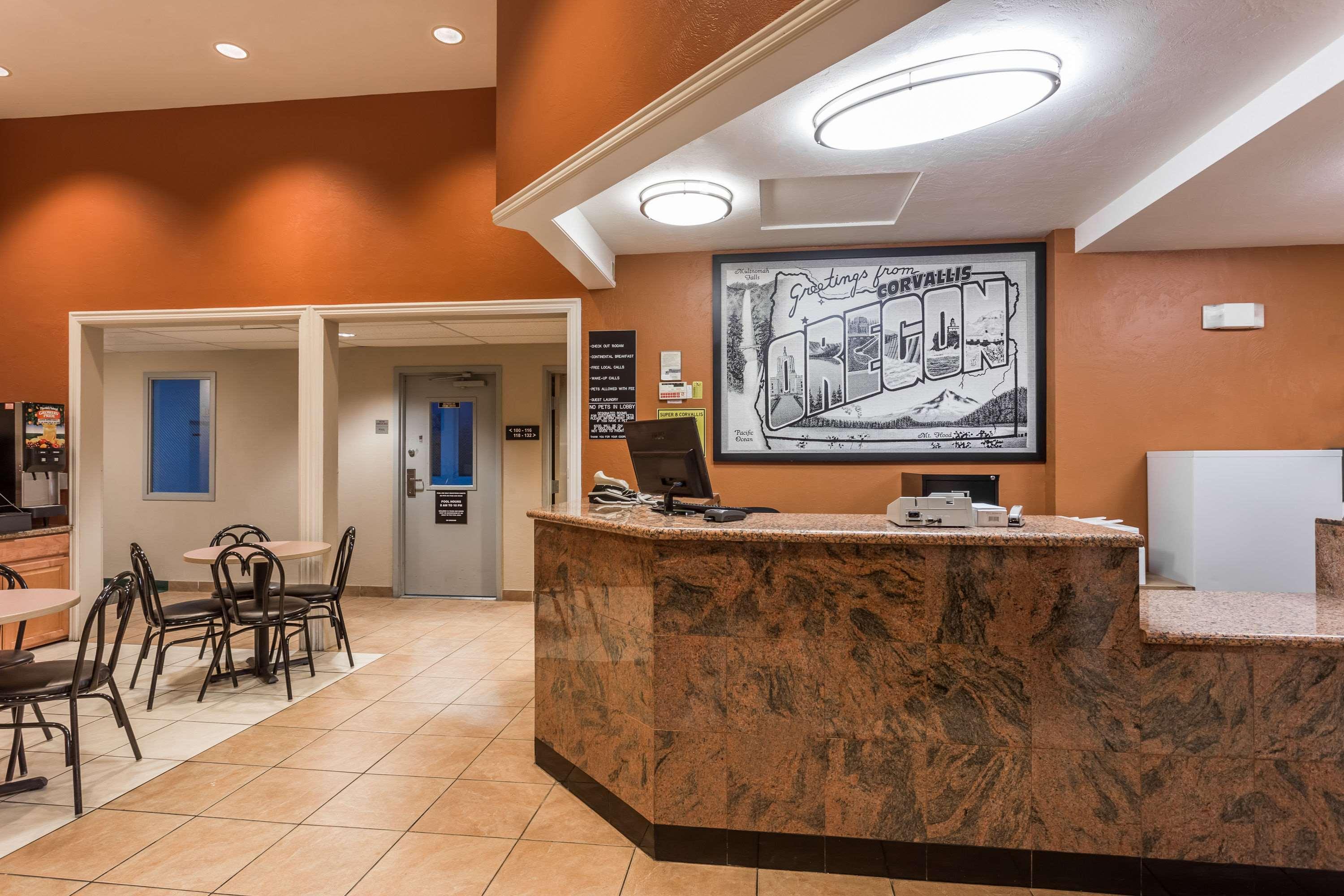 Super 8 By Wyndham Corvallis Buitenkant foto