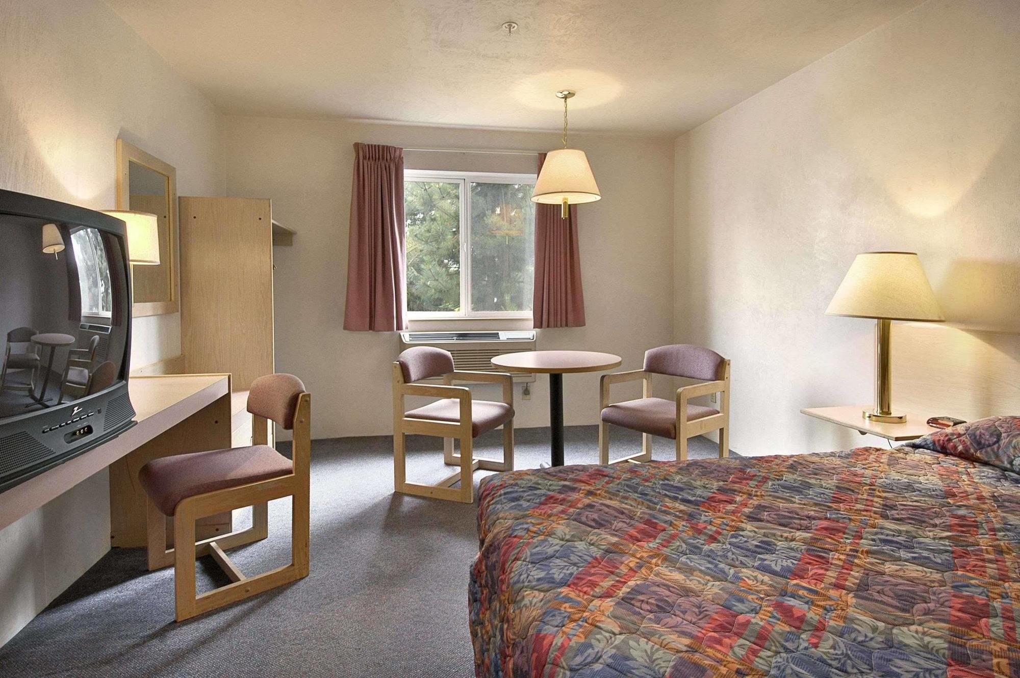 Super 8 By Wyndham Corvallis Buitenkant foto